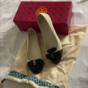 New tory Burch Flats only worn once